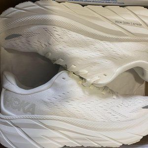 WOMEN’S HOKA CLIFTON 8 WHITE